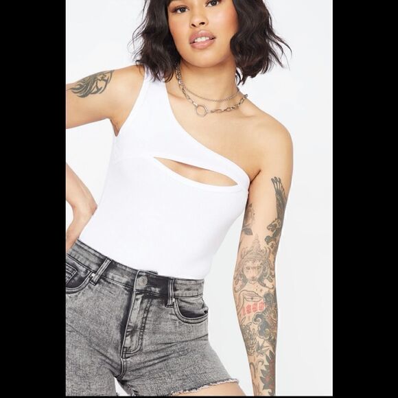 Charlotte Russe | White one shoulder bodysuit - Picture 2 of 4